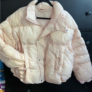 🔥🔥 FREE PEOPLE PUFFER JACKET 🔥🔥